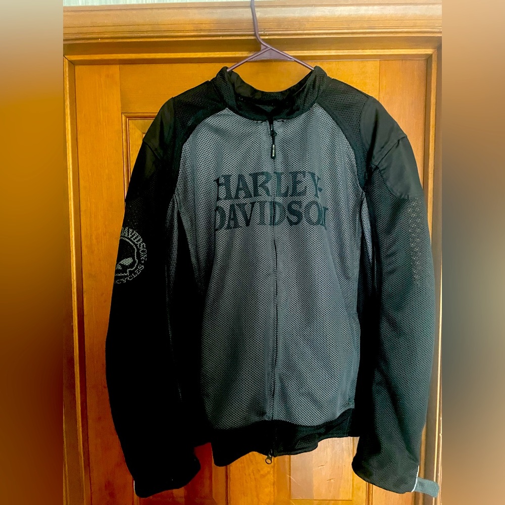 Mesh Harley Jacket, Grey and Black. SIZE: XL  Comes with pads
